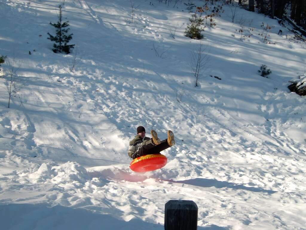 snow tubing 93024 1280